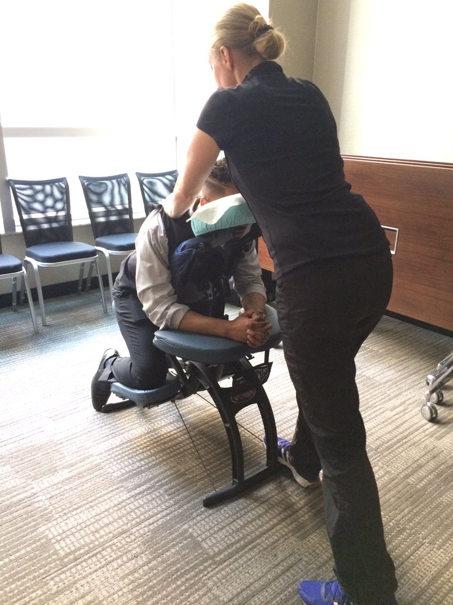 ELuv3's tweet photo. To celebrate our great team, we brought in a professional masseuse to give our ambassadors massages today! #AAWYEAH https://t.co/TATBJ3ca7y