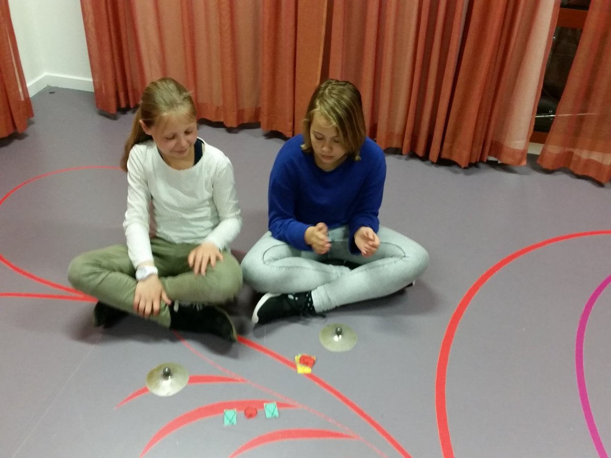Gezellige leerzame dag over Boeddhisme voor groep 6B en 5/6 Toneelspelen, muziek en knutselen