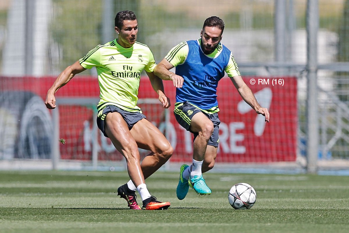 realmadriden's tweet photo. 👍⚽💪

We've completed our third training session of the week in preparation for the final!

#RMCity #APorLaUndecima https://t.co/Xq9Os9BtEA