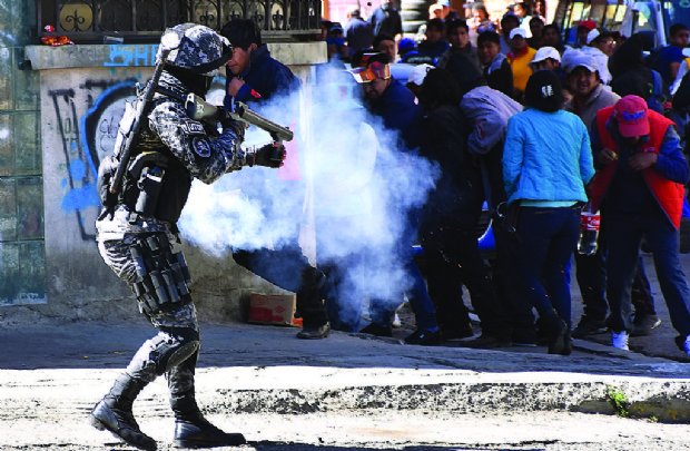 MayMarZu's tweet photo. #Protesta por #Enatex deja cuatro #heridos y más de 70 detenidos
https://t.co/XdqODoBS0a
#UCBMultimedia https://t.co/f5ZxNUAydA