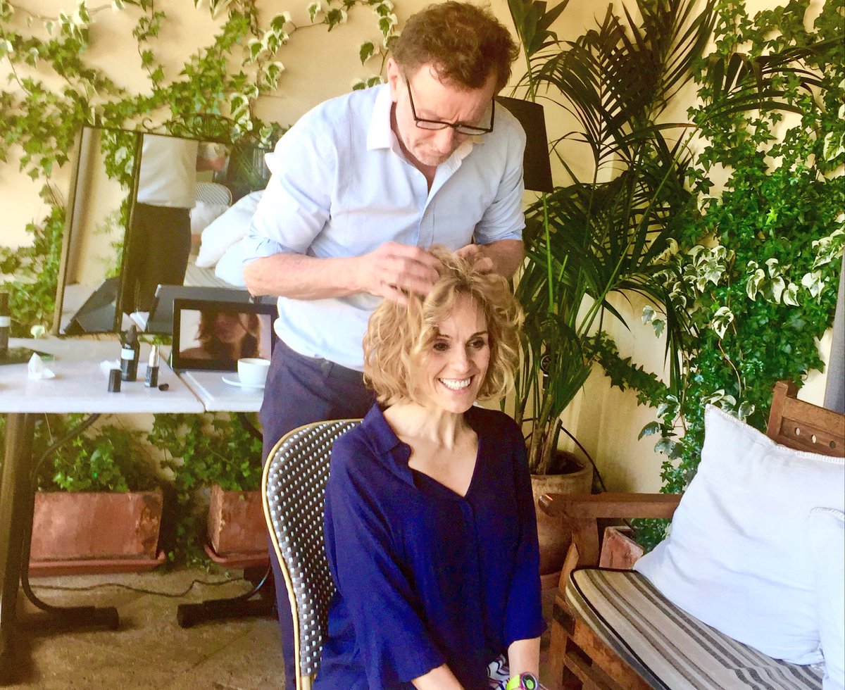 <a href="/David_Mallett/">David Mallett</a> pumping my hair up. The best if you want more volume!! @5essence5 #beautyeditor