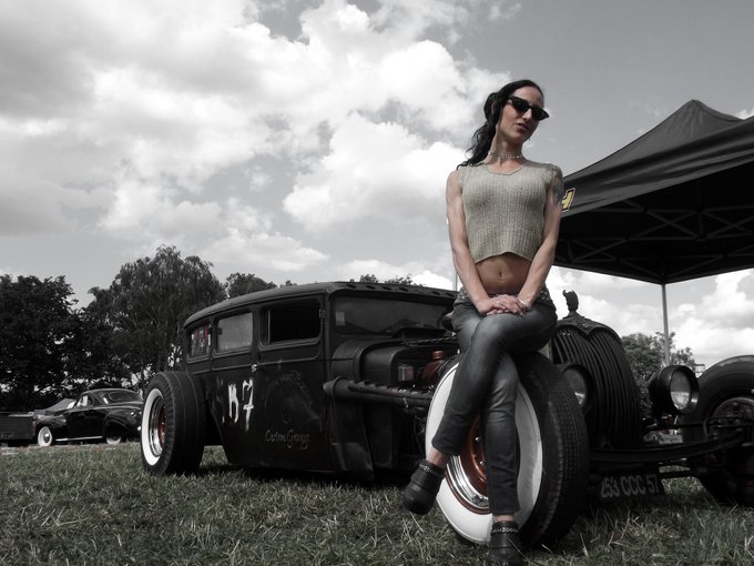 hey after all I give, don't forget to shower me with gifts after a show! https://t.co/KagrioRivd<a href="/tag/lekkerlive"class="tags"><span>#lekkerlive</span></a>