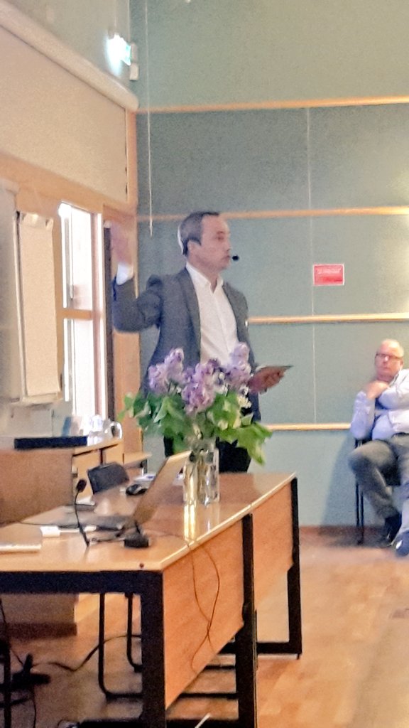 tyrens_sverige's tweet photo. Den uppkopplade fastigheten i realtid. Per Bjälnes arbetar m BIM och IoT på Tyréns. Idag på @JohannebergSP. https://t.co/yhWYxSKSxK