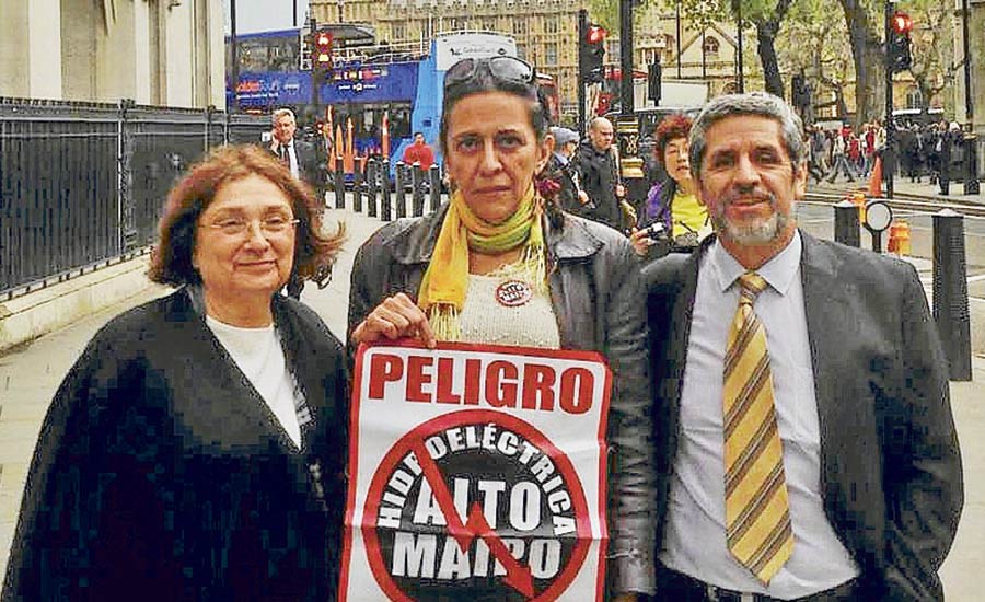 latercera's tweet photo. Opositores a Alto Maipo intervienen en junta de minera del grupo Luksic en Londres https://t.co/mBpmVmJBiL https://t.co/KBlaVlMwxq