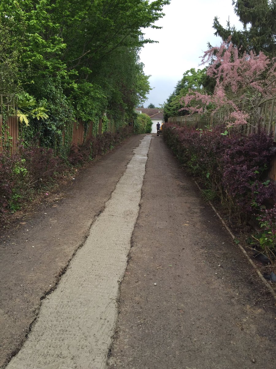 BelowGroundDW's tweet image. 55m of new pipe just passed by building control, the pipe was 2m deep and is now ready for drive way reinstatement.