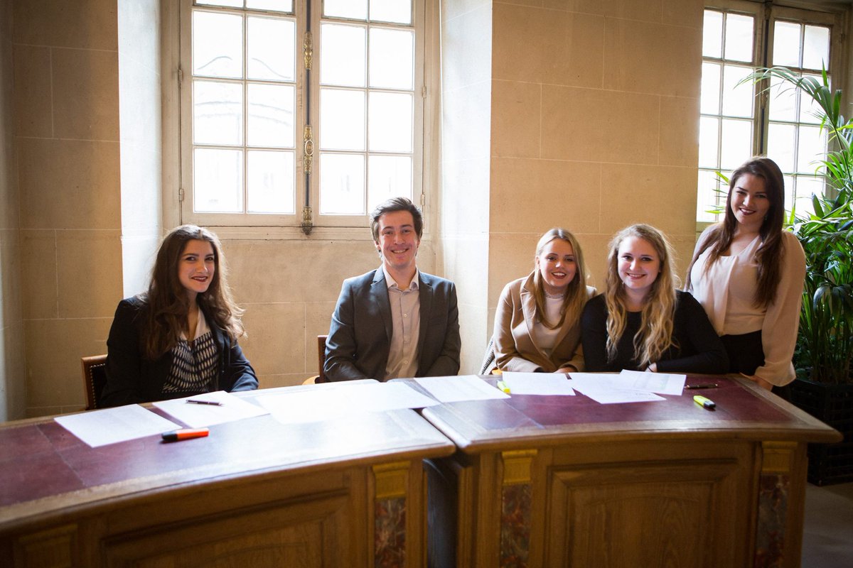 ESIEE's reps in action!! Thank you for helping organize #motis6 Graduation Ceremony #esieeparis #motis #infosystems