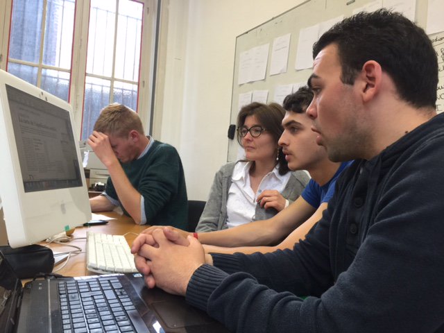 congresphr21's tweet photo. Le montage des pages du #Phrasesdirect continue pour les @ESJ_PHR_21 #congresSPHR #PHR https://t.co/rjIiUPpGMw https://t.co/kOlBkA2dfQ