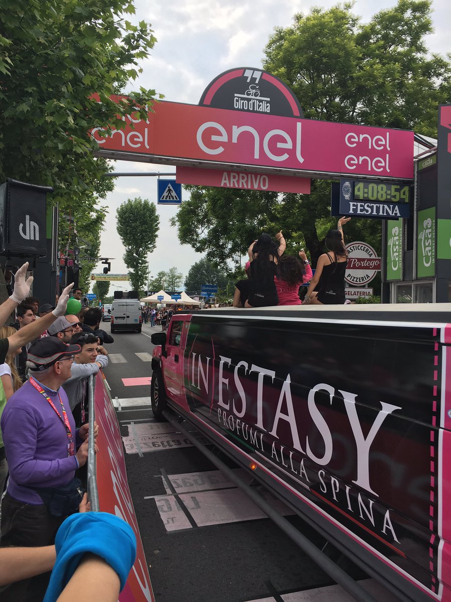 stebernabino's tweet image. Thumbs up #GiroExtra @Eurosport team on #giro2016 @Laura_Meseguer @tweetingashley @ESPCyclingQueen @FlechaExtra