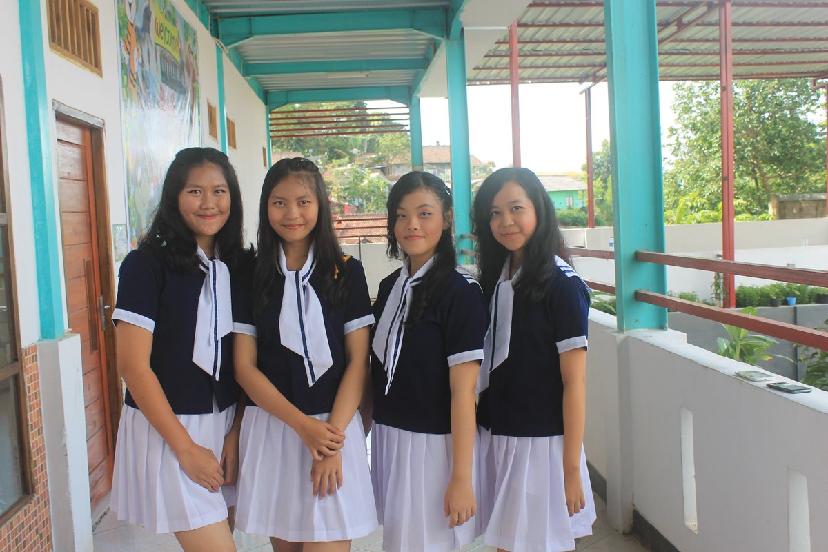 Left-right 'Joy-Seulgi-Wendy-Irene'