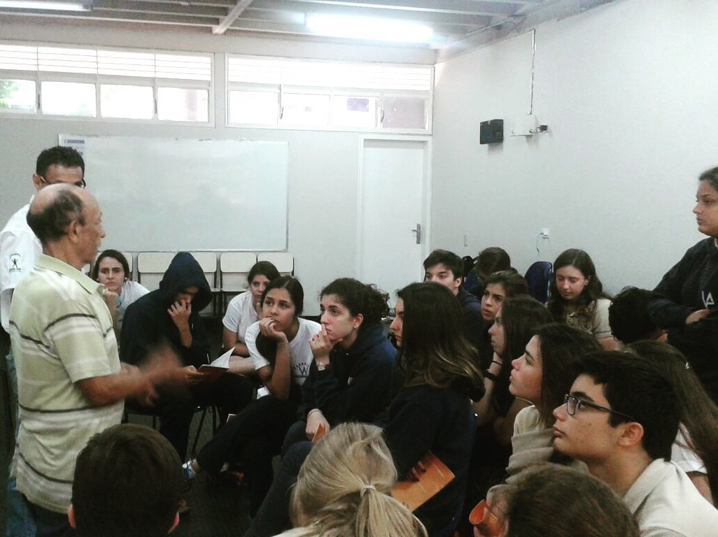 TechoBaruta's tweet photo. Visitando nuevamente la #academiawashington creando conciencia sobre la situación de calle.  #fundaciontechobaruta https://t.co/H8BpIPBDL8
