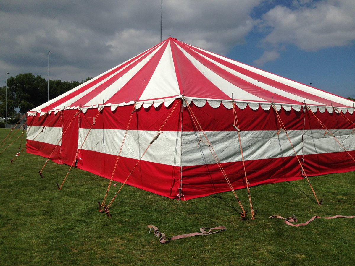 Erremuucup's tweet photo. De tenten en de nieuwe pannakooi staan! Zijn er bijna klaar voor... #hve2016 https://t.co/yXpwo9v7w5