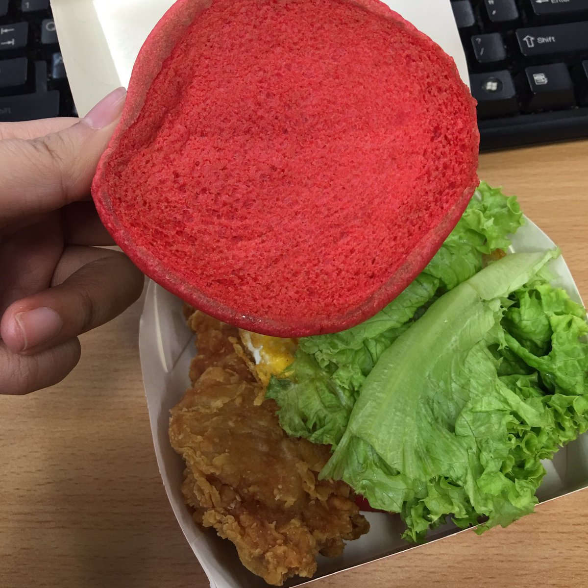 lynyiC's tweet photo. News digest #AngryBirdBurger https://t.co/FvxgQuajdS https://t.co/Wja2MD6bUF