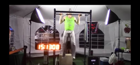 BleacherReport's tweet photo. VIDEO: How?!? 17-year-old does 7,306 pull-ups in 18 hours for a new world record 😳💪 https://t.co/MqRXtA75mX https://t.co/QsjglHk3JB