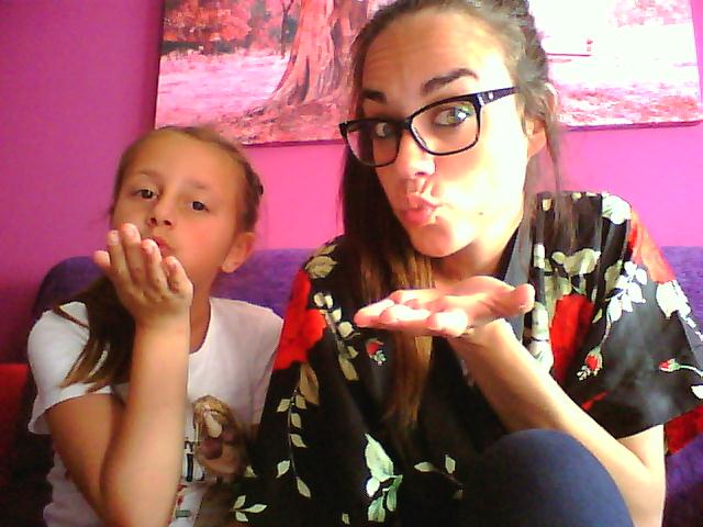 Miriiam6Del's tweet photo. Dos locas #MuyLocas!! Haber quien es peor.... si la madre o la hija !!! vamos que nos vamos !! https://t.co/3ePXFvj5qv