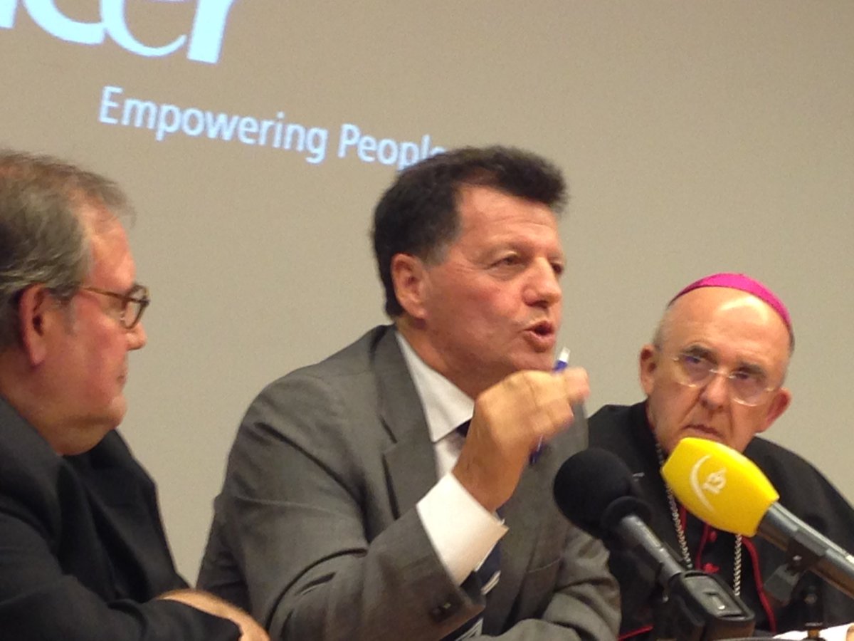 master_per_soc's tweet photo. "El mundo se ha hecho pequeño y hay súper abundancia de información q además es la q se demanda" @AlfonsoRojoPD https://t.co/B6kf0msK48
