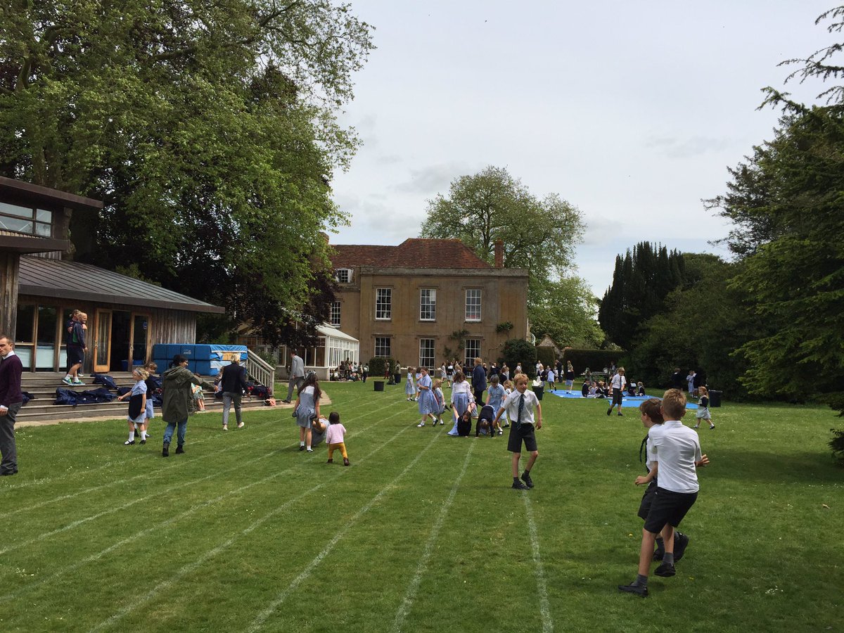 BBQ lunch in the sun for all on the Leaden Hall campus <a href="/salisburycathsc/">SalisburyCathSchool</a> with <a href="/Project_Zulu/">Project Zulu</a>