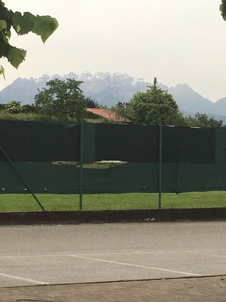 Angelo531Angelo's tweet photo. Oggi è il 19 Maggio è sulle montagne ha nevicato !!! ❄️❄️❄️Al posto della primavera siamo tornati in inverno ☀️☔️❄️ https://t.co/rTKeYYMXsg