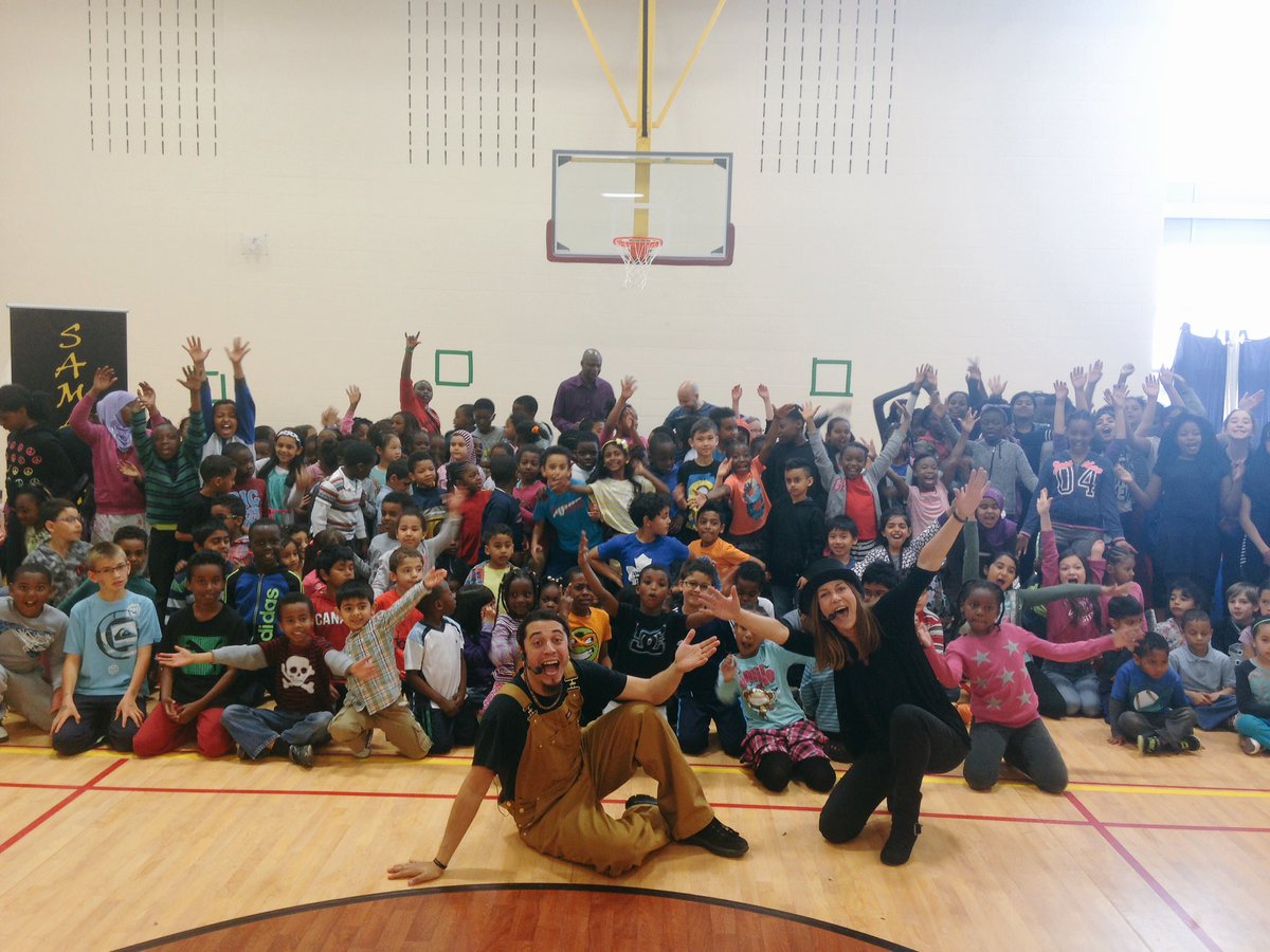 MonsieurBoris's tweet photo. Le spectacle "Rythmo!" de @Samajam1 a fait vibrer l'école Laure-Rièse au son de la musique francophone! @CSViamonde https://t.co/IYiZItMrKU