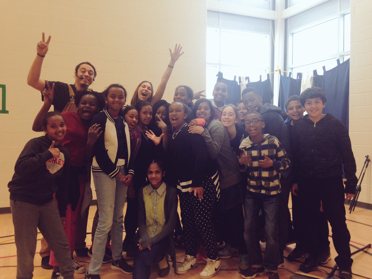 MonsieurBoris's tweet photo. Le spectacle "Rythmo!" de @Samajam1 a fait vibrer l'école Laure-Rièse au son de la musique francophone! @CSViamonde https://t.co/IYiZItMrKU
