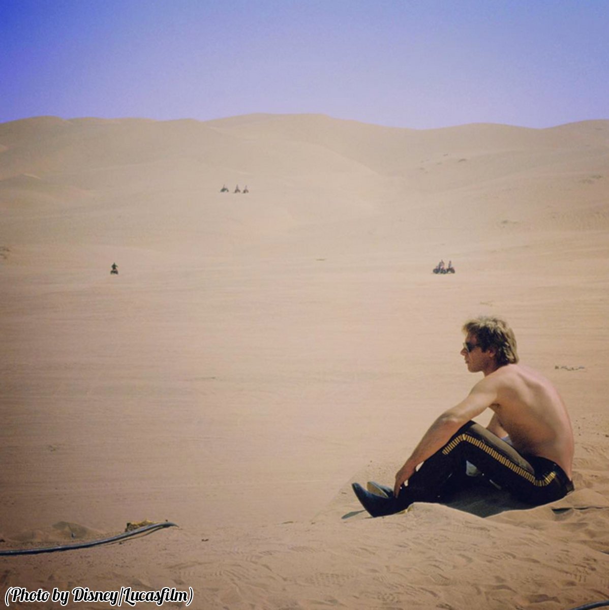 HistoryInPics's tweet photo. Harrison Ford taking a break on the set of Return of the Jedi, 1982. https://t.co/iiYpInzfbz