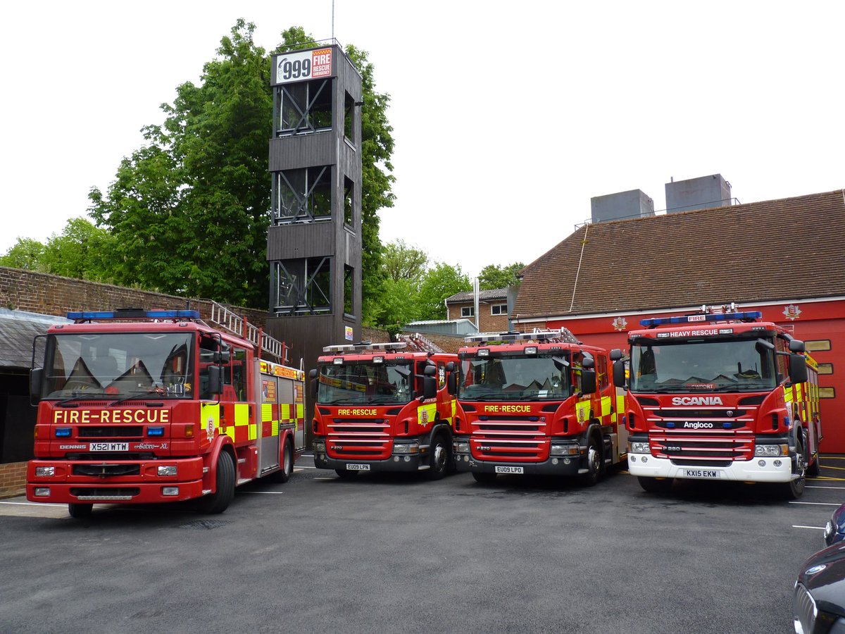 ckidman85's tweet photo. @ECFRS photos from #W85 #SaffronWalden station this evening #Newport #Wethersfield #Essex #Heavyrescue #Oncall https://t.co/9DiVRYWkfK