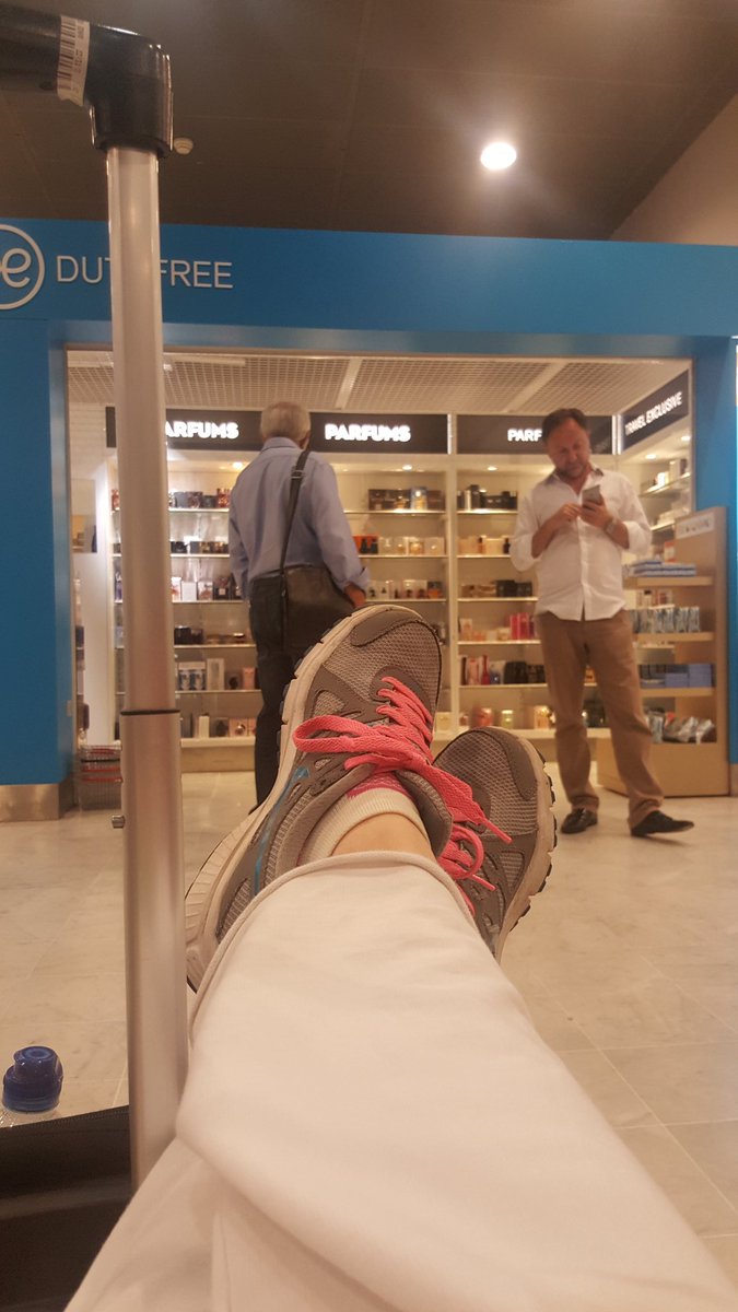 nelliemcquinn's tweet photo. The side of #CannesFilmFestival that no one talks about... #EasyJetDelays #ShouldntHaveLeftTheLounge https://t.co/GpCH6L0ul4