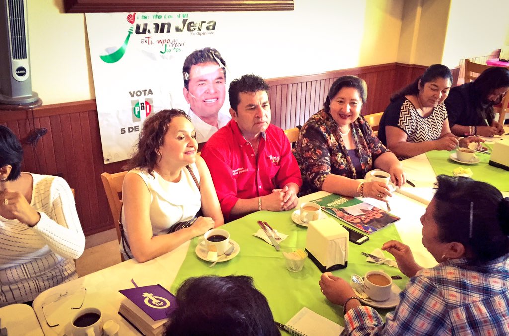 YolandaLopezDip's tweet photo. Reunión con #LasMejoresCandidatas a Presidenta Mpal. y @CarrizalVera #EsTiempoDeCrecerJuntos con la #MujerMixteca https://t.co/Gdmo3bIcCz