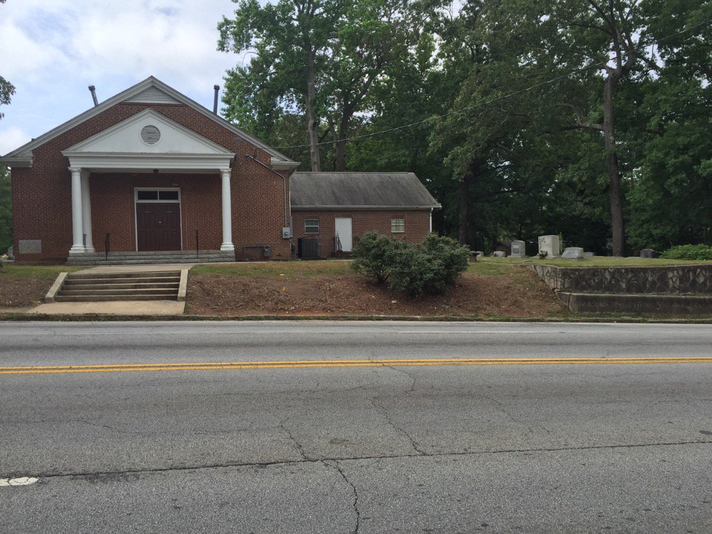 dhati's tweet photo. I don't know about having a cemetery at the same place I worship on Sunday. #notevangelistic #notedifying https://t.co/AVWhVyQgnk