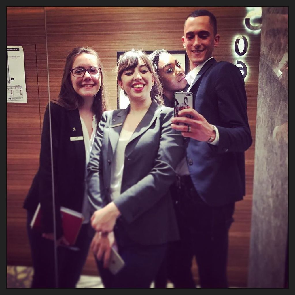 Eiffel_Latour's tweet photo. Amazing team ✨ #renhotels #renaissancerepublique #atrepublique by fabien_lorenzo https://t.co/Kqf3ExyRF4