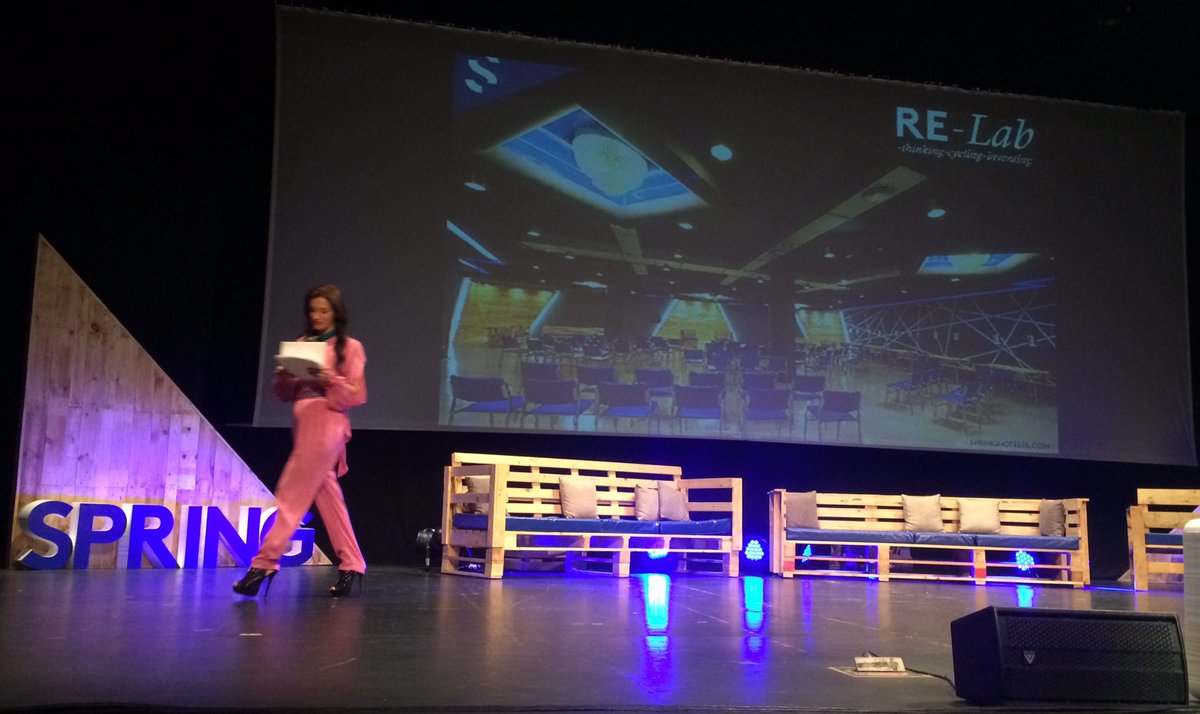 ThynexNetwork's tweet photo. Presentación en #FuturismoCAN   de nuestra sala RE Lab ubicada en el @AronaGranHotel #springhoteles #springtalks https://t.co/d9CvNlcTXz