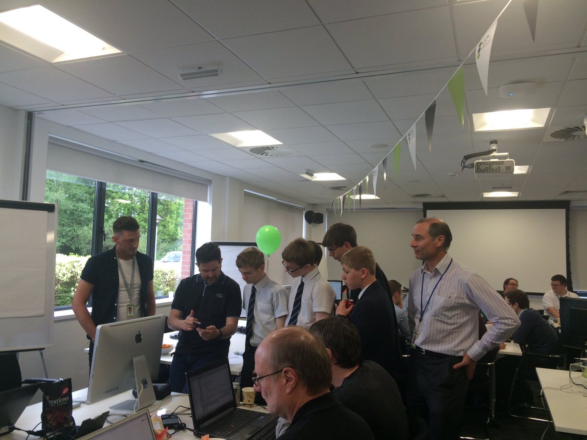 Tech_Sheida's tweet photo. #CDK_H16 our associates talking to students about the cool app they have produced #tech #UK #Hackathon https://t.co/XXOQzF0U2d