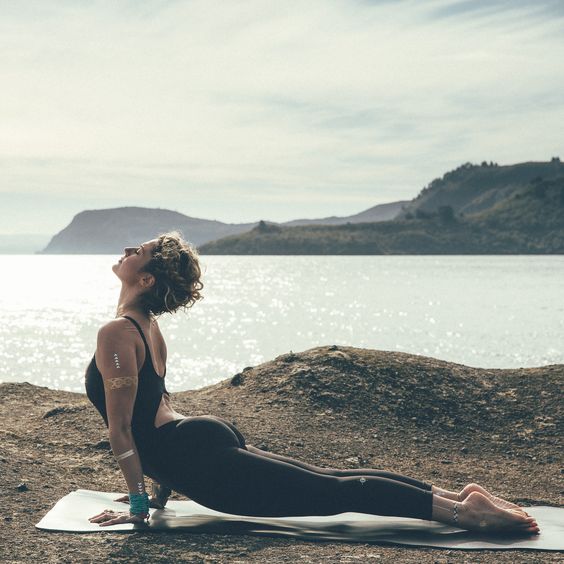 HOY EN EL BLOG→ Y O G A L I F E S T Y L E La mejor manera de cultivar Cuerpo y Mente bit.ly/1Vbbsqp