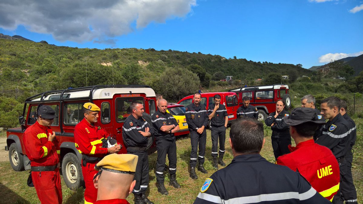 UMEgob's tweet image. Finaliza simulacro lucha contra incendios forestales #LCIF junto a nuestros compañeros de la #UIISC5 #StopIncendios