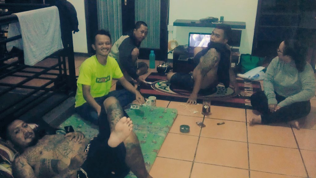 MALEM JEMUAH AN KRO <a href="/begundalz13/">Begundalz</a> @Iam_MargaO <a href="/NcWibowo/">eko wibowo</a> <a href="/djdhemitz/">DJ Dhemitz</a>