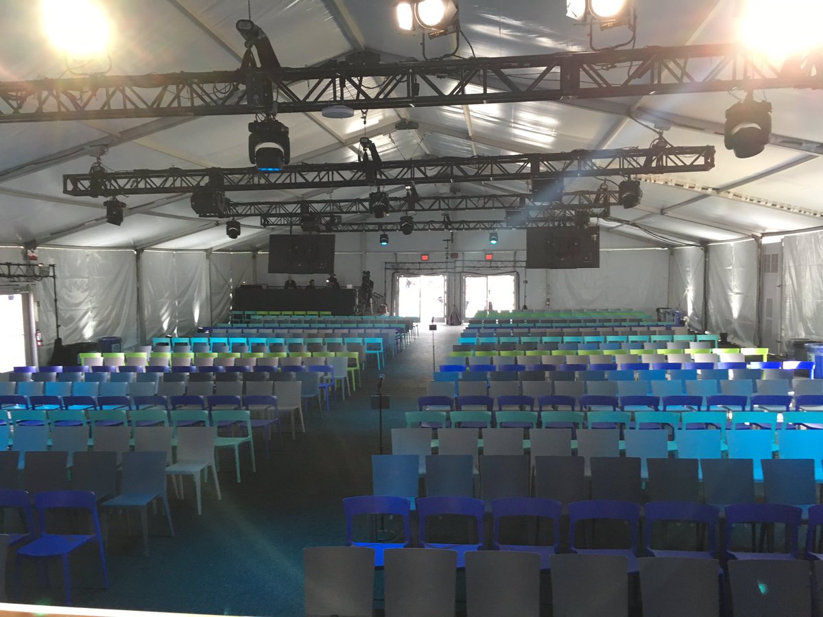 _jwngr's tweet image. My talk at Google I/O is starting in 15 minutes. Doors are about to open. Catch it here: youtube.com/watch?v=FiMz9V…