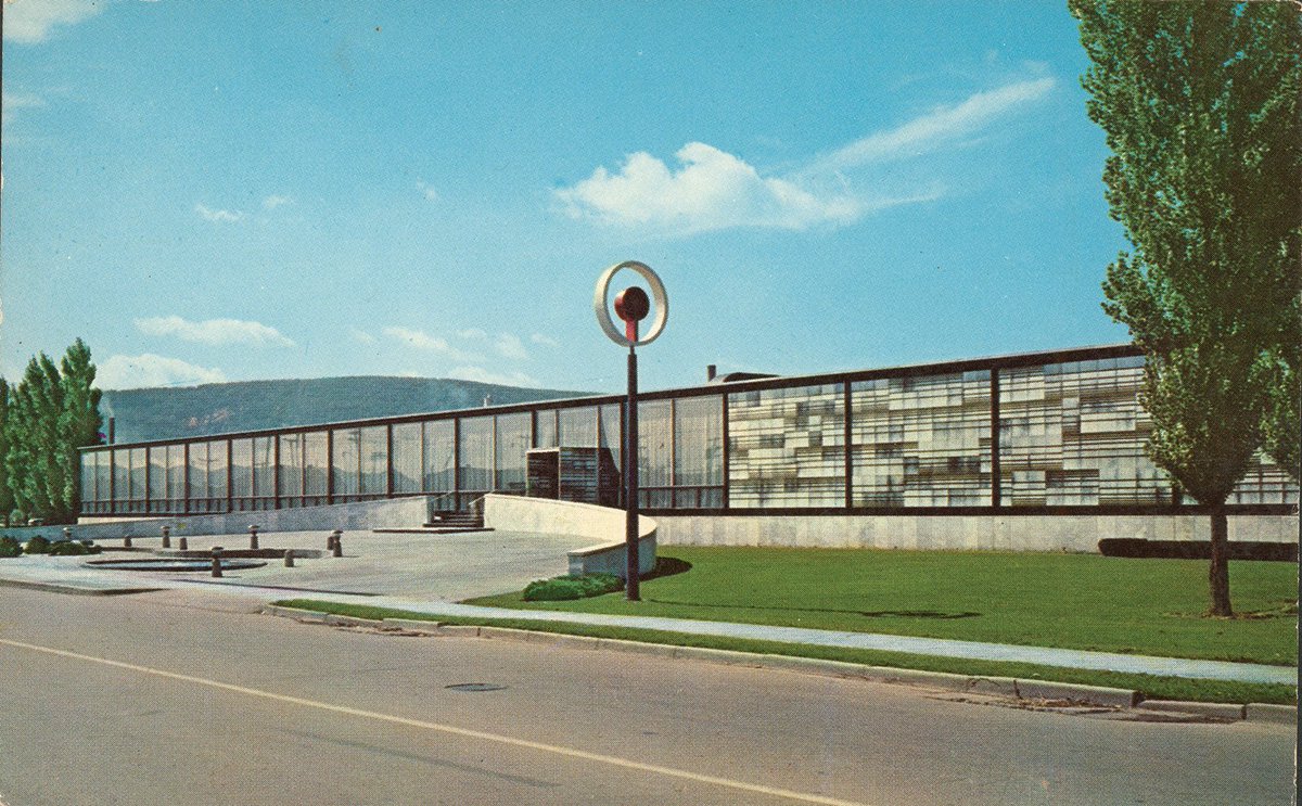 #Onthisday 65 years ago, #CMoG opened its doors to the public. ow.ly/4nl1ZB #history #Corning