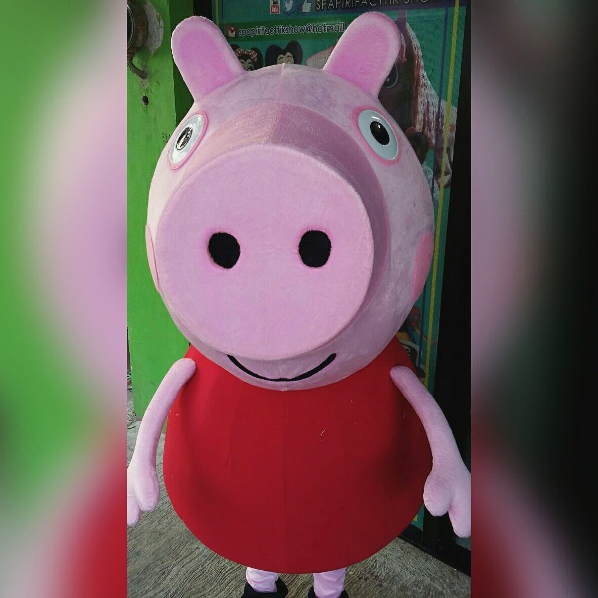 spapirifacttik's tweet photo. Peppa Pig también forma parte de nuestro elenco. Llévala a tu fiesta llamando al 2855111 y al 9992801747. #spshow https://t.co/IeQknCcClW