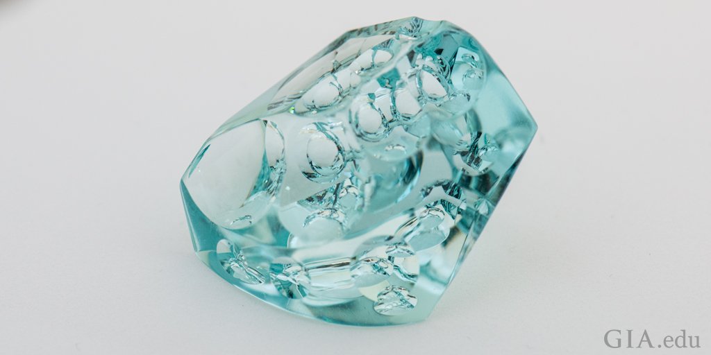 GIAnews's tweet image. "#Aquamarine" is derived from two Latin words: aqua, meaning “water,” &amp;amp; marina, meaning “of the sea.”