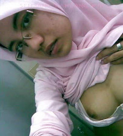 Tweetanna Jilbab Hot.