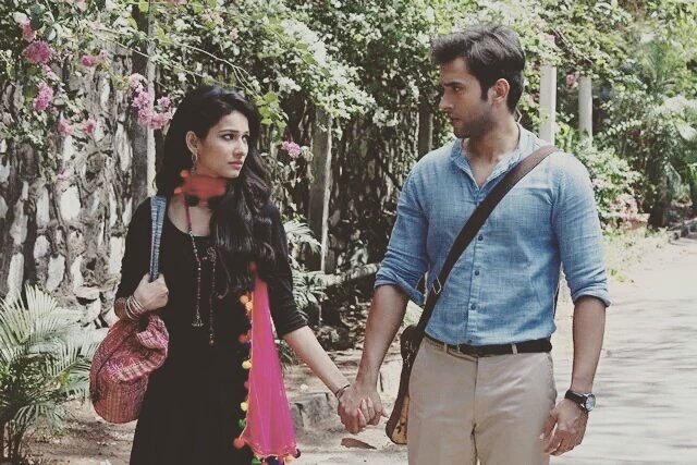sujoyricky's tweet photo. @BodhitreeM @bindasstv
@ColorsTV
#wewantAneriVajani&MishkatVarma
#castthem! plz
#BringMishRiBack https://t.co/Y3iM4Buyql
