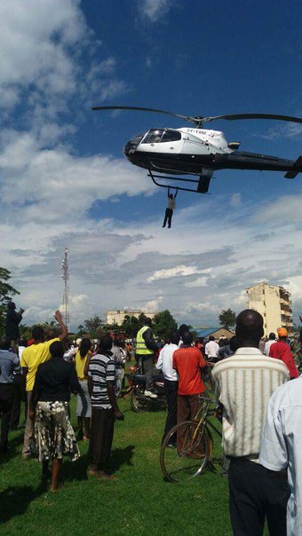 njiiru's tweet image. Barmaid akienda na bottle top yako #ShikiliaNganyaNaPilsner