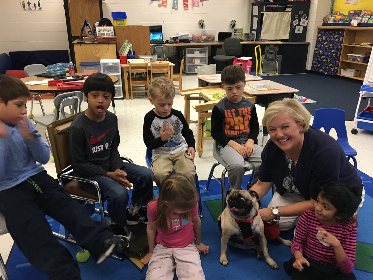 RodgersDaryl's tweet photo. Minnie Pearl pays a visit to @Smith2Robin and @rcb1991. S's loved and learned! @PThiessen_LCPS #pumapride https://t.co/QKNhrXzwtf