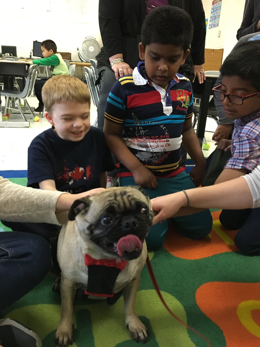 RodgersDaryl's tweet photo. Minnie Pearl pays a visit to @Smith2Robin and @rcb1991. S's loved and learned! @PThiessen_LCPS #pumapride https://t.co/QKNhrXzwtf