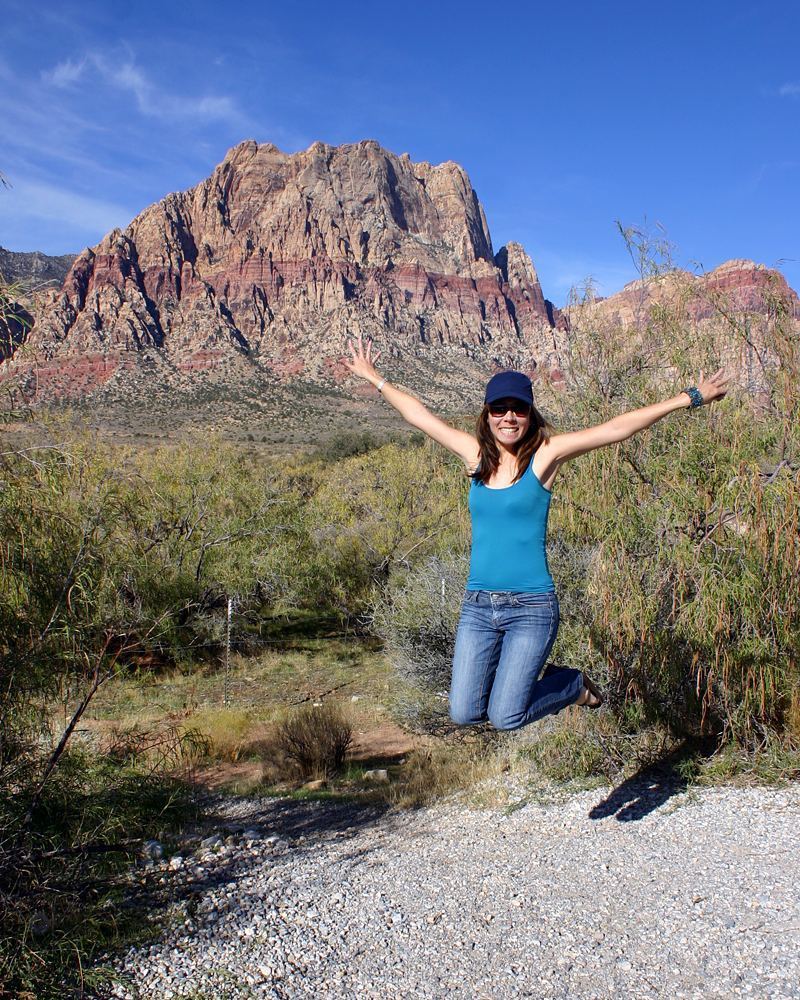 VictorPerezLeon's tweet photo. Dance lightly with life ๐๐
Nature is great - Red Rock Canyon
#leebe #tbt #redrockcanyon #lasvegas #enjoying #lifeisโฆ https://t.co/hwaabNekTZ