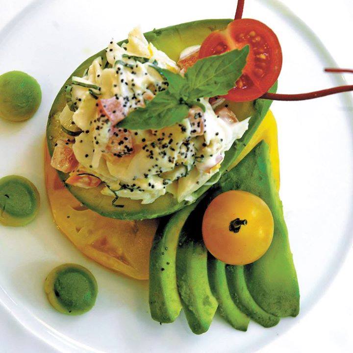 El aguacate contiene grasas saludables que favorecen el desarrollo del cerebro del bebé. ¡Inclúyelo en tus comidas!