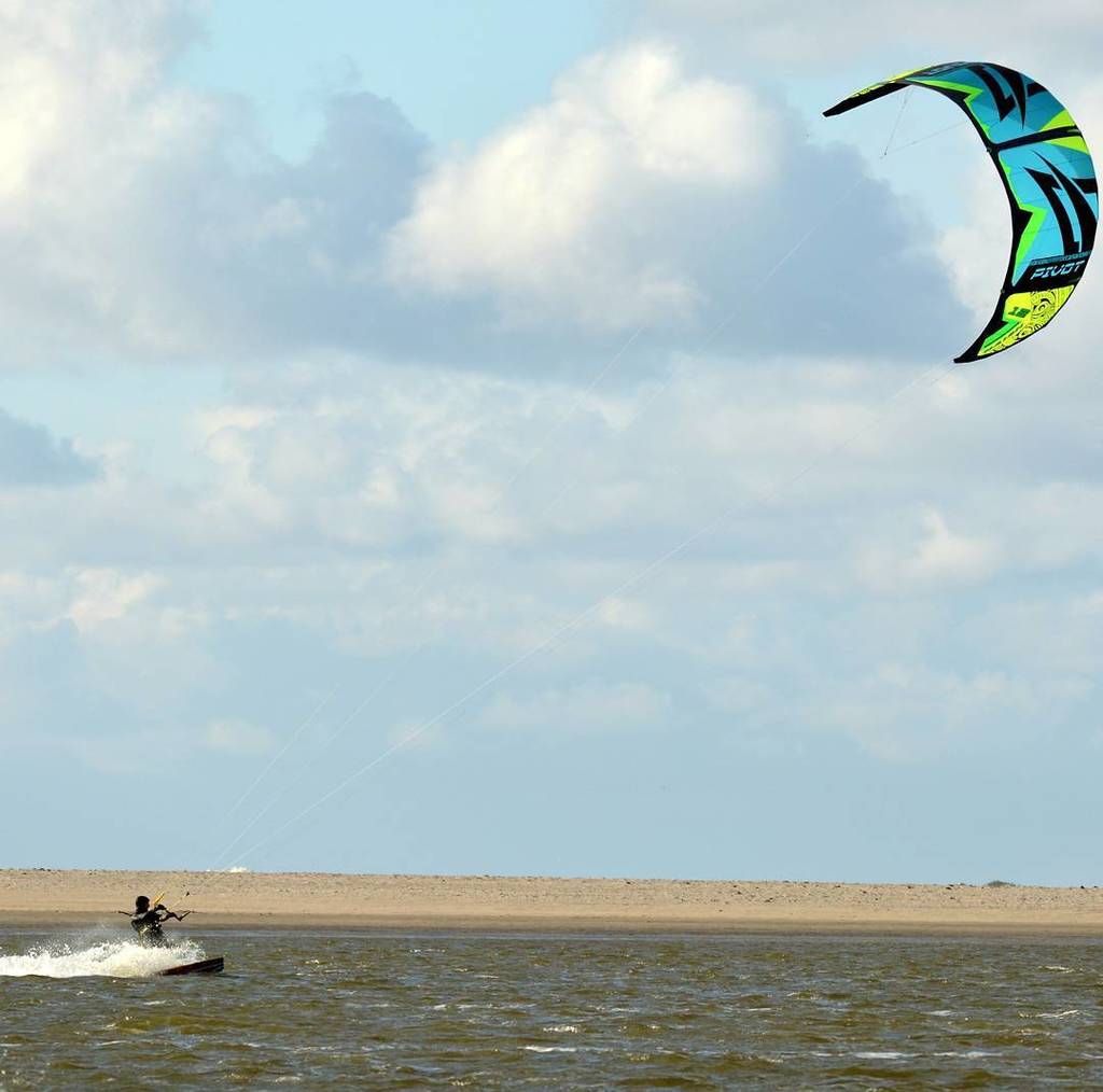 weKitesurf's tweet photo. #kitesurf #kitesurfing #kitelife #kitesurfer #kitephotography #kitephoto #kiteboarding #kite #extremesportphotograp… https://t.co/EGb0KvZcHq