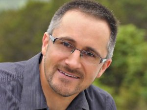 ITWeb's tweet photo. Identity management key to cyber security, says SailPoint's Darran Rolls #SS2016_SA https://t.co/r6y5yw3CTH https://t.co/9CM1xnM87H