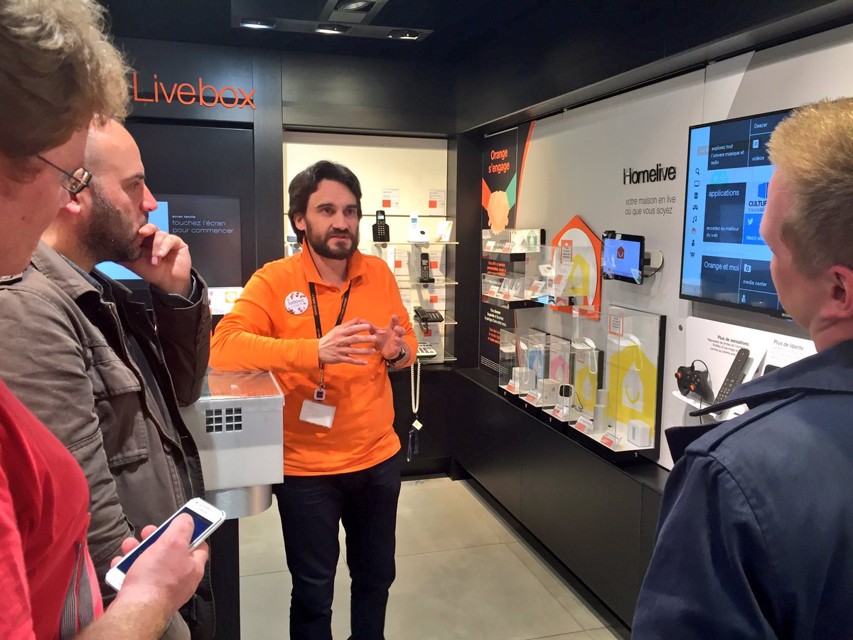 allisongodefroy's tweet photo. Soirée #influenceurs à la boutique #Orange de @Rouen pour découvrir la #NouvelleLivebox #CleTV et #SamsungGearVR https://t.co/14E9vsHDMj