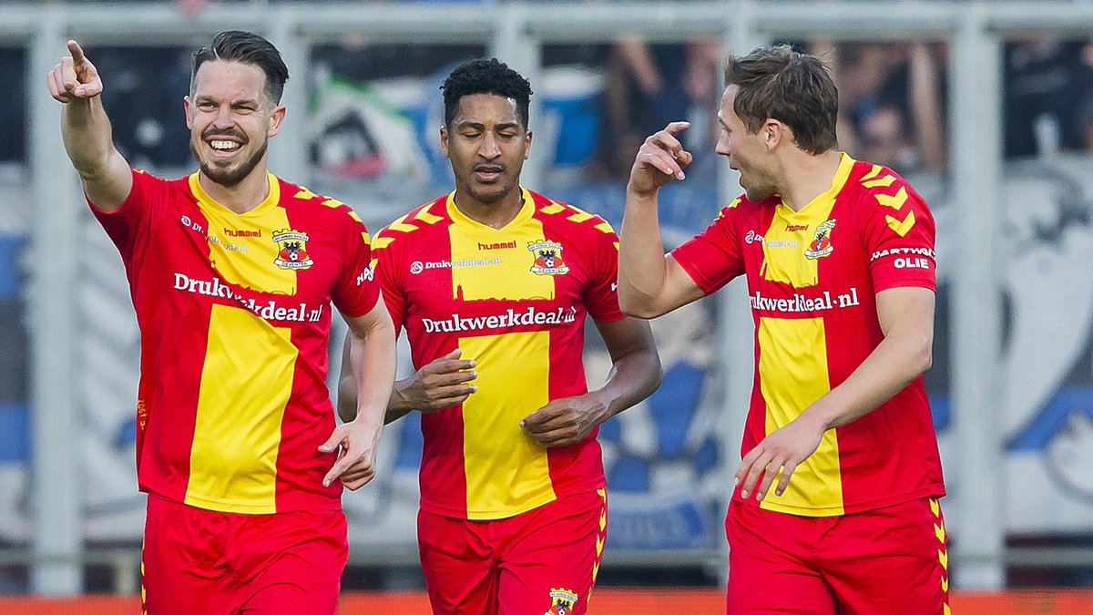 Go Ahead Eagles geeft De Graafschap een pak slaag en staat met een been in de eredivisie. nos.nl/l/2106023