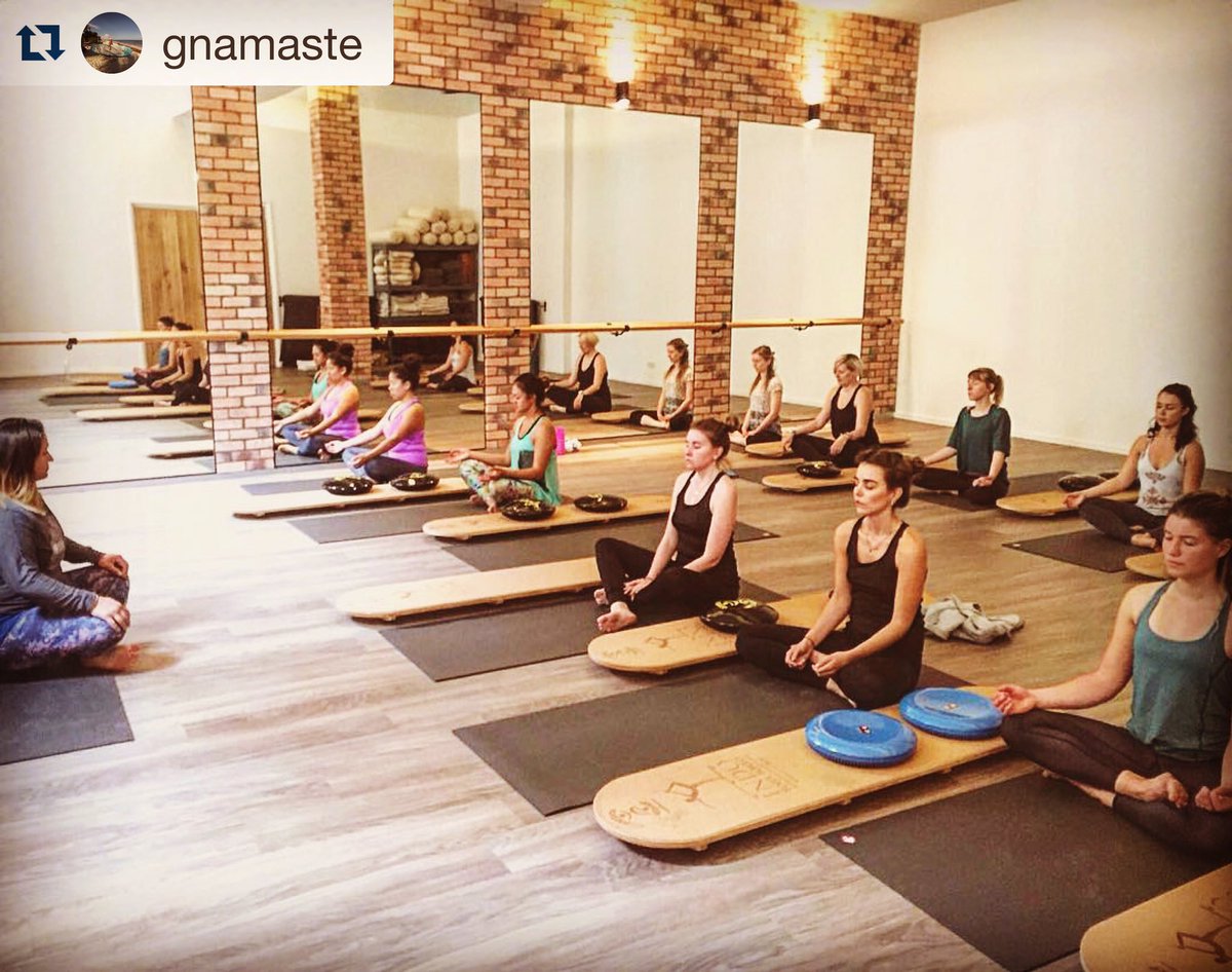 IndoBoard's tweet photo. How To Have A Peaceful Day #indoorsup #SUP #yoga @Gnamaste #studio191 #Amsterdam #IndoYogaBoard :-) Georgette https://t.co/2vsRxDyOL6